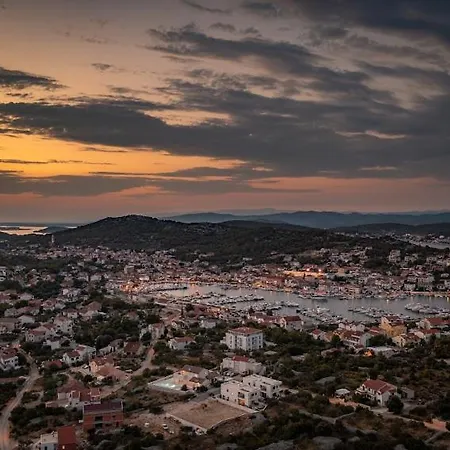 Stina Jezera, Murter