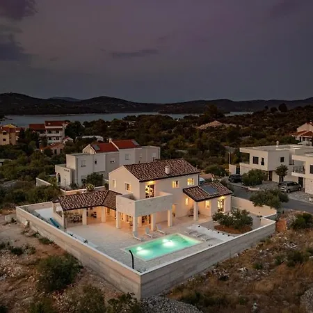 Stina Jezera, Murter Villa Jezera