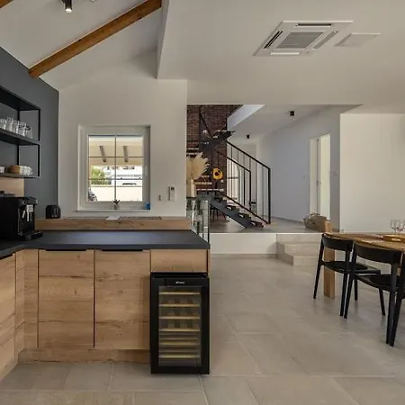 Vila Stina Jezera, Murter