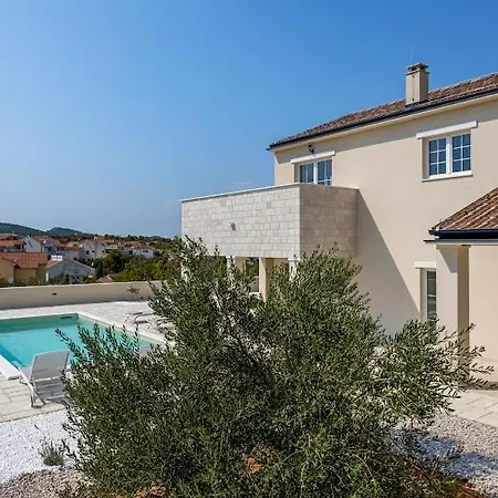 Villa Stina Jezera, Murter