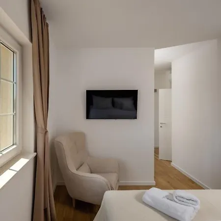 Stina Jezera, Murter Vila Jezera