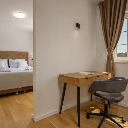 Vila Stina Jezera, Murter