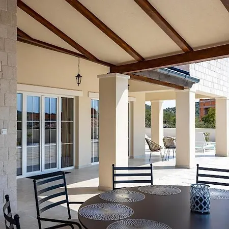 Stina Jezera, Murter *