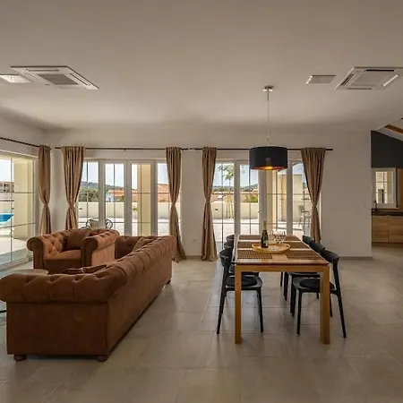 Stina Jezera, Murter Vila Jezera