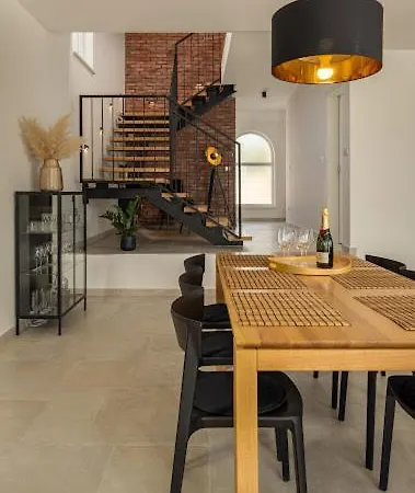 Stina Jezera, Murter *