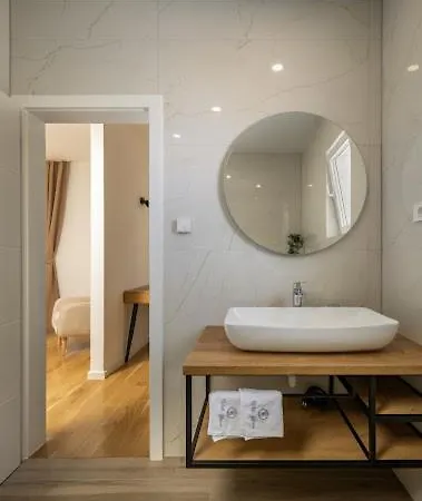 Stina Jezera, Murter *