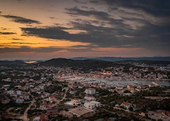 Stina Jezera, Murter