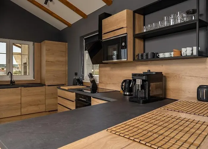 Stina Jezera, Murter