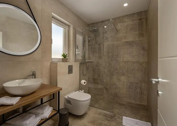 Stina Jezera, Murter Villa *