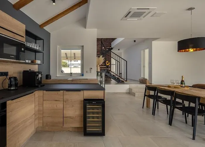 Villa Stina Jezera, Murter