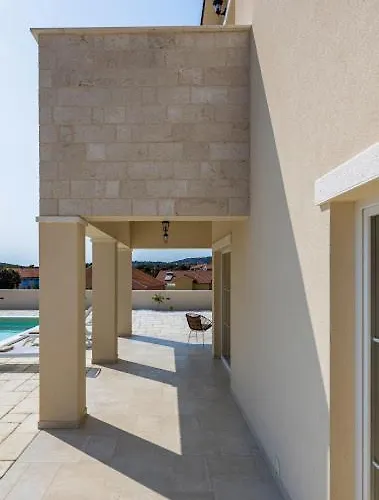 Stina Jezera, Murter Villa *