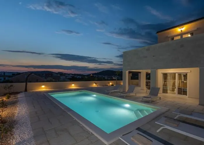 Stina Jezera, Murter