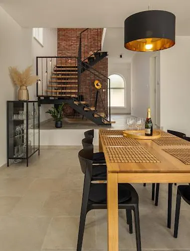 Stina Jezera, Murter *