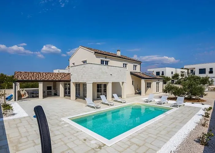 Stina Jezera, Murter